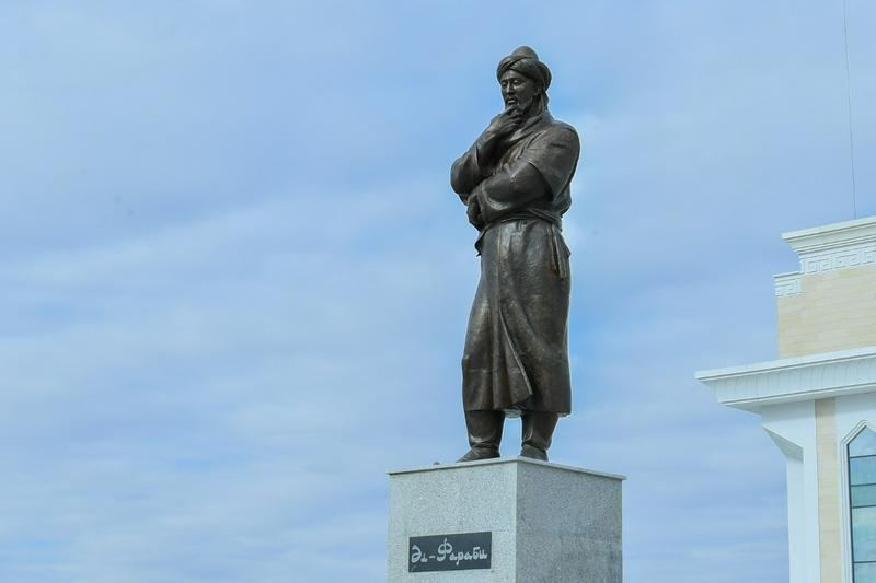 خلاصه نظریات فارابی - فارابی که بود و چه جایگاهی در فلسفه دارد