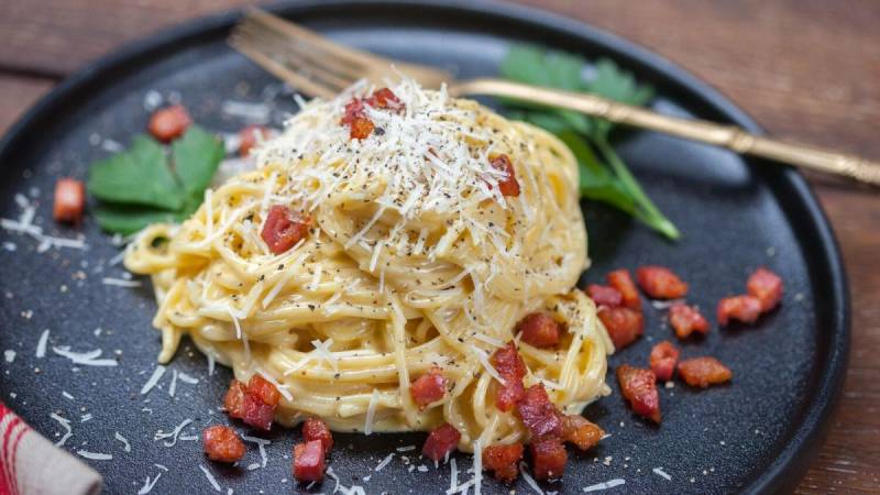 طرز تهیه اسپاگتی آلا کربونارا ایتالیایی + میزان کالری