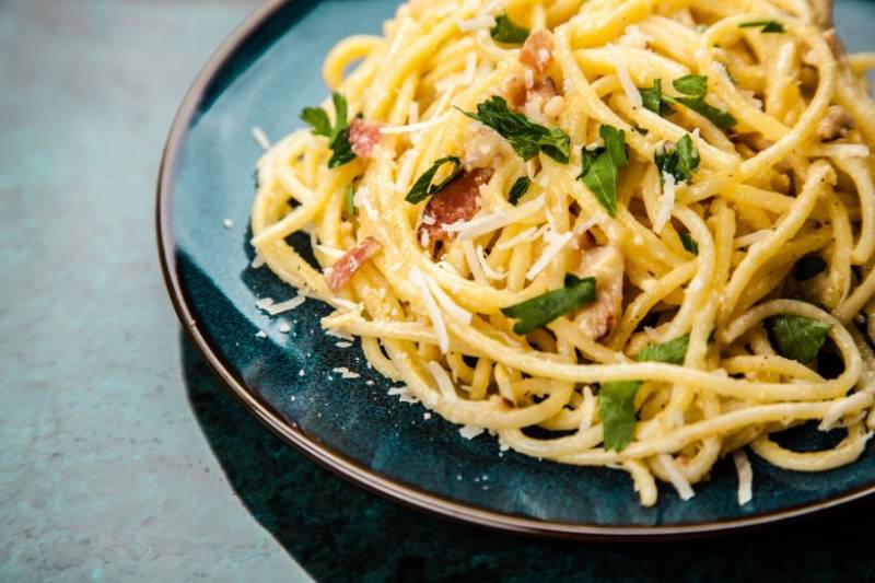 طرز تهیه اسپاگتی آلا کربونارا ایتالیایی + میزان کالری